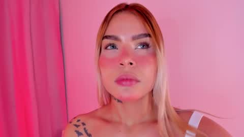 carolinna_ online show from December 10, 1:00 am