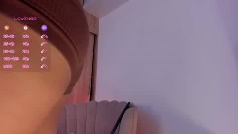 carolinna_ online show from July 3, 1:23 am