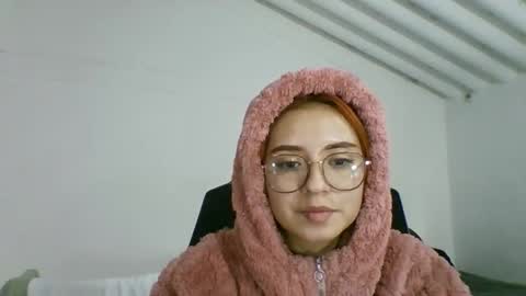 carolinnapinkman online show from April 29, 8:26 pm