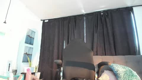 Snapshot of carolinne_89 chatting on January 11, 2:25 pm caro online show from January 11, 2:25 pm