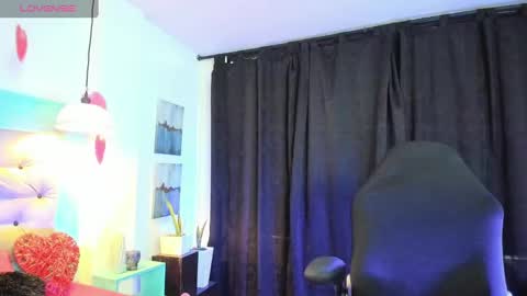 Snapshot of carolinne_89 chatting on February 13, 1:37 pm caro online show from February 13, 1:37 pm