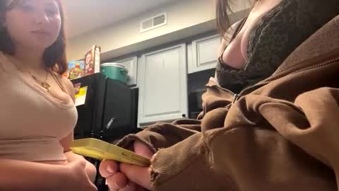 Snapshot of carpetmunchers chatting on November 23, 12:21 am carpetmunchers online show from November 23, 12:21 am