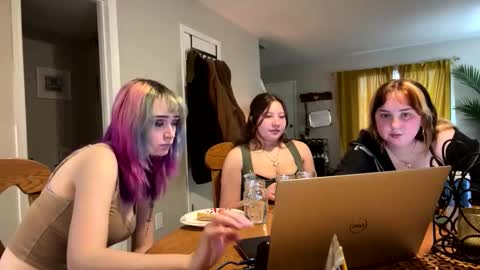 Snapshot of carpetmunchers chatting on March 8, 11:52 pm carpetmunchers online show from March 8, 11:52 pm