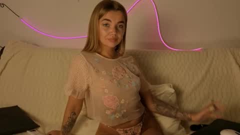 carriebradshawww online show from October 10, 2:38 pm