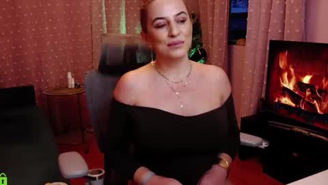 Snapshot of carrielovex chatting on November 21, 5:17 am Carrie online show from November 21, 5:17 am