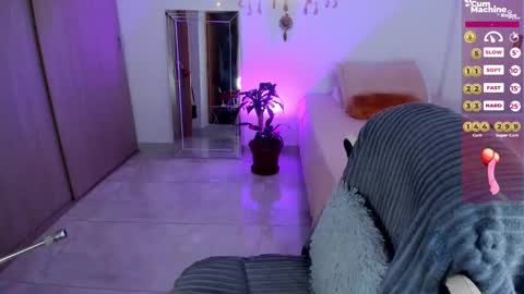 Snapshot of carriexwood chatting on December 28, 4:30 pm Nia  online show from December 28, 4:30 pm