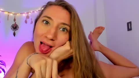 Snapshot of carriexwood chatting on January 9, 1:18 am Nia  online show from January 9, 1:18 am