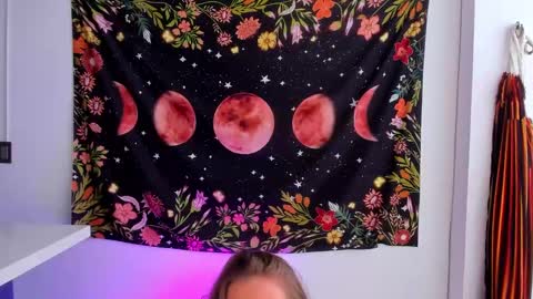 Snapshot of carriexwood chatting on January 15, 10:24 pm Nia  online show from January 15, 10:24 pm