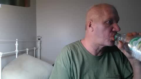 Snapshot of casinocam chatting on May 5, 1:57 am CasinoCam online show from May 5, 1:57 am