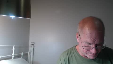 Snapshot of casinocam chatting on May 6, 5:46 am CasinoCam online show from May 6, 5:46 am