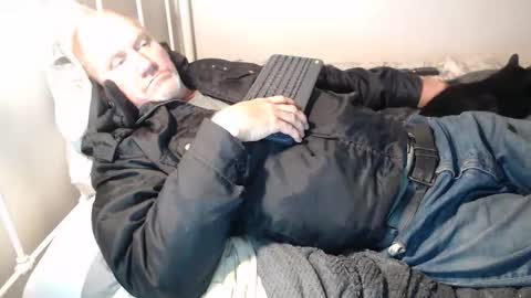 Snapshot of casinocam chatting on May 12, 5:59 am CasinoCam online show from May 12, 5:59 am