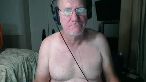 Snapshot of casinocam chatting on May 14, 5:25 am CasinoCam online show from May 14, 5:25 am