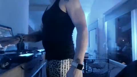 cassandra06400 online show from February 7, 11:41 pm