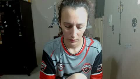 Snapshot of cassandra_brownn chatting on December 3, 5:00 pm online show from December 3, 5:00 pm