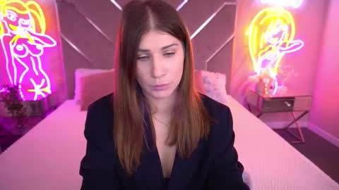 Snapshot of cassandragood chatting on December 18, 7:58 am Lena online show from December 18, 7:58 am