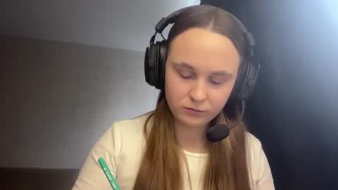 Snapshot of casseymam chatting on July 6, 10:12 am Elisabeth online show from July 6, 10:12 am