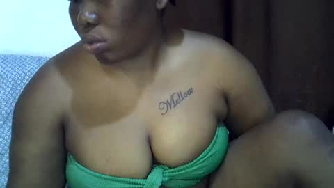 Snapshot of casseymarvel254 chatting on July 6, 12:29 am casseymarvel254 online show from July 6, 12:29 am