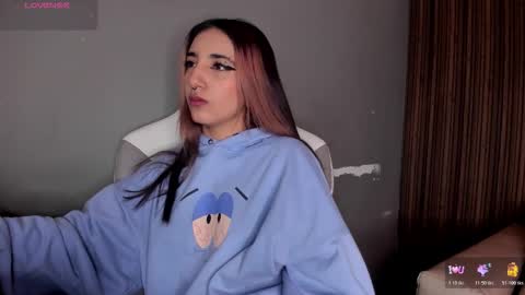 Snapshot of cassidy_evans chatting on October 23, 11:31 am cassidy_evans online show from October 23, 11:31 am