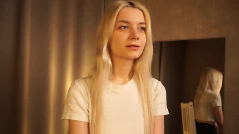 Snapshot of cassie130505 chatting on February 25, 2:44 pm Cassie online show from February 25, 2:44 pm