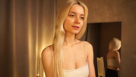 Snapshot of cassie130505 chatting on February 25, 5:47 pm Cassie online show from February 25, 5:47 pm