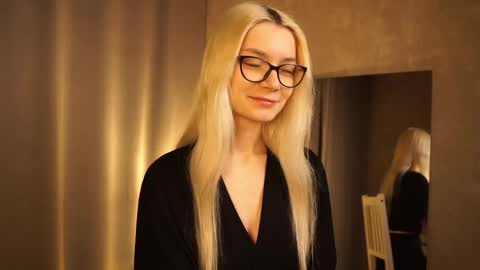 Snapshot of cassie130505 chatting on March 1, 9:37 pm Cassie online show from March 1, 9:37 pm