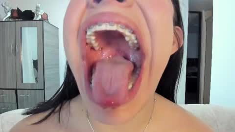Cassie Jones online show from June 20, 2:09 pm