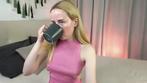 Snapshot of cassie_kelman chatting on July 26, 9:21 pm Cassie online show from July 26, 9:21 pm