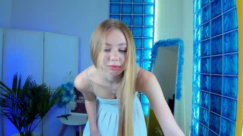 Hello my name is Cassie and my friend Nilo is also here online show from December 12, 11:40 am