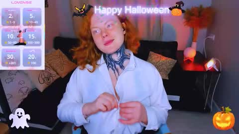 Snapshot of cassie_xkiss chatting on November 2, 8:33 pm Cassie online show from November 2, 8:33 pm