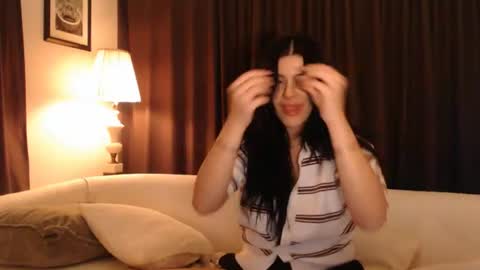 Snapshot of cassiealvarez chatting on June 19, 1:32 am cassiealvarez online show from June 19, 1:32 am