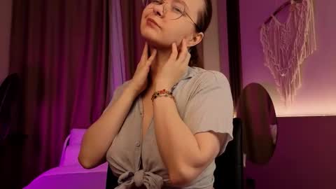 assie online show from November 26, 1:01 pm