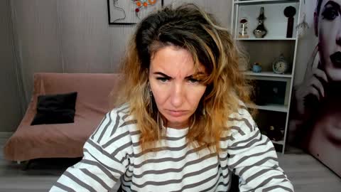 Snapshot of cassiejonas chatting on December 5, 10:12 am CassieJonas online show from December 5, 10:12 am