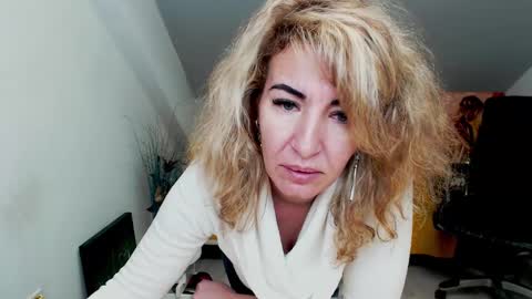 Snapshot of cassiejonas chatting on January 27, 2:31 am CassieJonas online show from January 27, 2:31 am