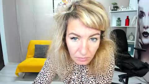 Snapshot of cassiejonas chatting on October 14, 3:18 am CassieJonas online show from October 14, 3:18 am