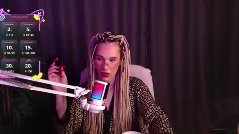 Cassie online show from November 28, 7:00 am