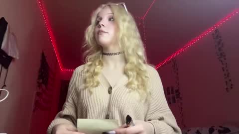 Cassie online show from April 18, 5:28 pm