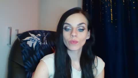 Snapshot of cassiexqueen chatting on October 28, 8:00 pm Cassie online show from October 28, 8:00 pm