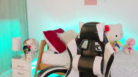 Paula  online show from May 19, 1:44 am