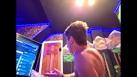 Snapshot of castration40 chatting on November 29, 8:28 am castration40 online show from November 29, 8:28 am