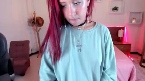 Snapshot of cat__moon__ chatting on October 25, 1:40 pm Karol online show from October 25, 1:40 pm