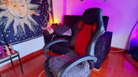 Snapshot of cat__moon__ chatting on June 17, 10:10 pm Karol online show from June 17, 10:10 pm