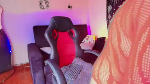 Snapshot of cat__moon__ chatting on July 12, 4:42 pm Karol online show from July 12, 4:42 pm
