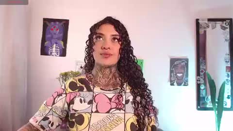 Cata green model independient online show from August 4, 7:05 pm