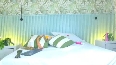 Dani   online show from July 24, 9:35 pm