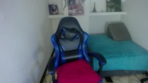 Snapshot of catalehia_milk chatting on November 3, 7:48 pm C A T A L E H I A online show from November 3, 7:48 pm