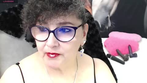 Snapshot of cataleya_mom_ chatting on March 3, 7:43 am cataleya online show from March 3, 7:43 am