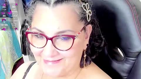 Snapshot of cataleya_mom_ chatting on October 1, 5:35 am cataleya online show from October 1, 5:35 am