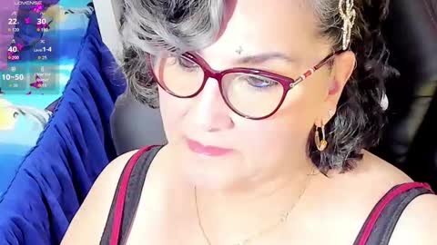 Snapshot of cataleya_mom_ chatting on October 6, 3:37 am cataleya online show from October 6, 3:37 am