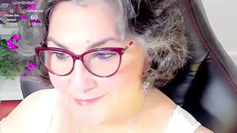 Snapshot of cataleya_mom_ chatting on October 14, 3:51 am cataleya online show from October 14, 3:51 am