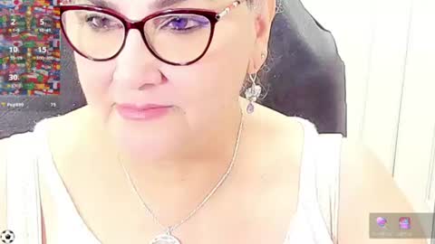 Snapshot of cataleya_mom_ chatting on July 3, 9:27 am cataleya online show from July 3, 9:27 am